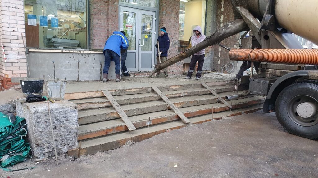 Процесс заливки лестницы бетоном с нуля